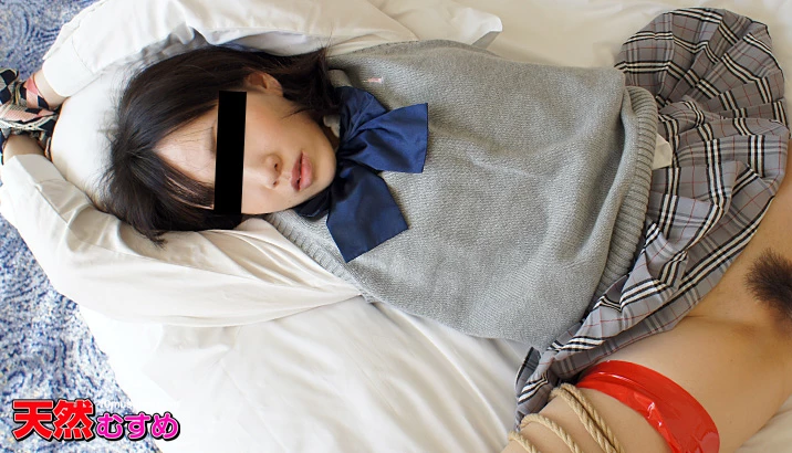無修正 綾瀬りえかのエロ動画 制服素人のわりきりバイト　～ビニールテープで拘束プレイ～のサムネイル画像